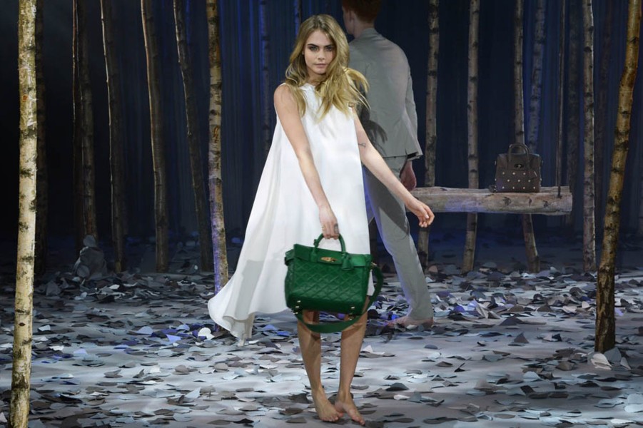 Model-Cara-Delevingne-C-poses-at-a-photocall-to-launch-the-Mulberry-Cara-Delevingne-Collection-during-London-Fashion