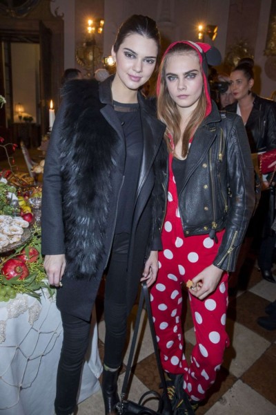 Cara-Delevingne-and-Kendall-Jenner_-Chanel-Metiers-dArt-Collection-2015--13-662x993