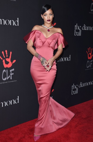 rihanna-her-1st-annual-diamond-ball-benefit-in-beverly-hills_31