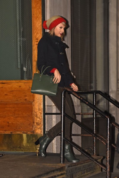 taylor-swift-out-in-nyc-december-2014_9