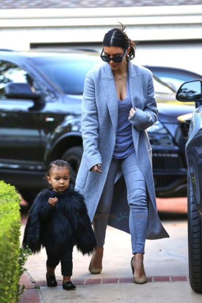 Kim-Kardashian-and-North-West-at-a-playdate--499x750