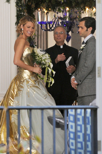 Exclusive... Blake Lively And Penn Badgley Wed On 'Gossip Girl' - NO WEB