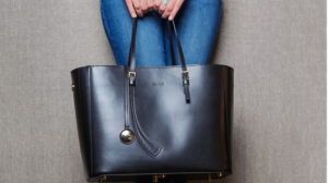 leoht-wearable-tech-handbag-9