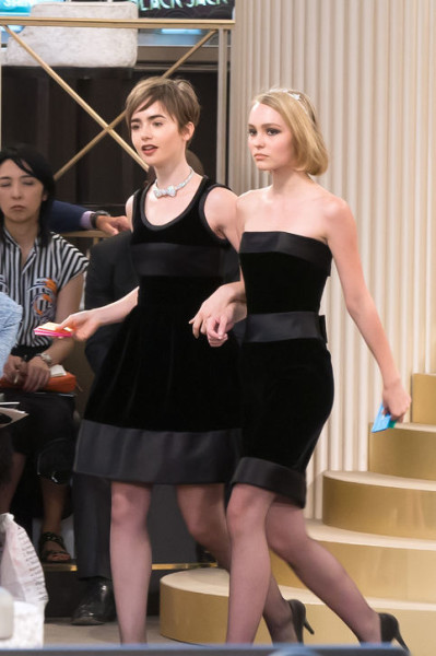 lily-collins-lily-rose-depp-chanel-couture-fall2015-1-h724
